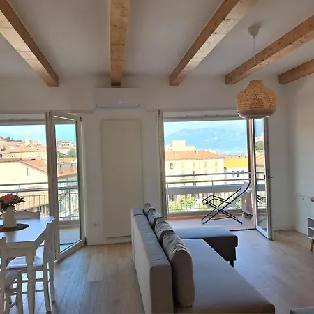 Attico Centro 2 아파트